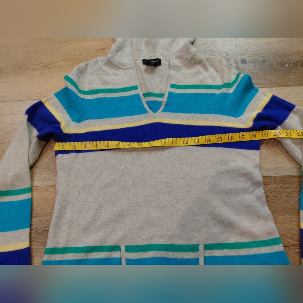 Lord & Taylor 100% Cashmere Sweater in Cream Long Sleeve - Picture 9 of 10